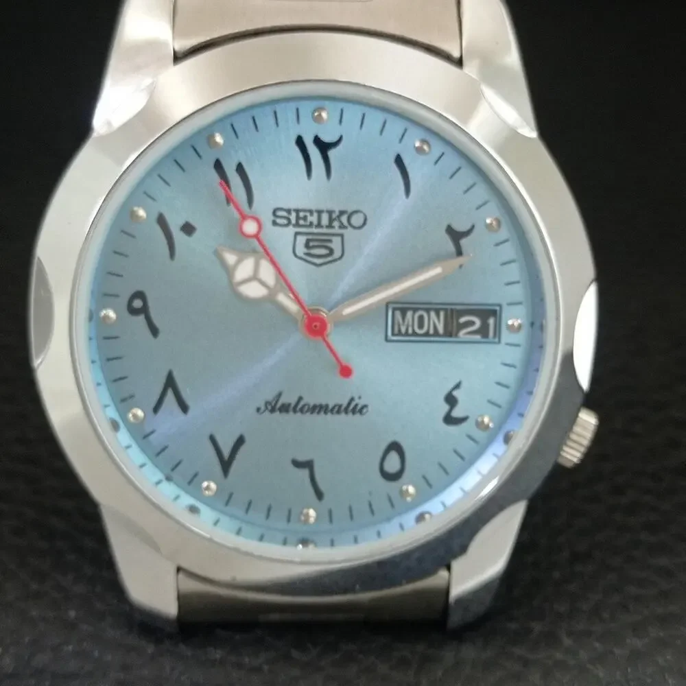 Vintage 1982 Seiko Automatic Mens Silver Watch W/daydate & Gold accents